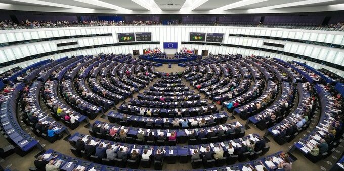 Disoccupazione dei frontalieri, Strasburgo approva la riforma: per la Svizzera un conto fino a 900 milioni l'anno (ma l'ultima parola resta a Berna)