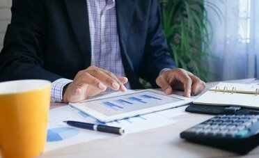 Consulente finanziario in Svizzera: indipendente o legato alla banca? La guida in 6 passi per non pagare una consulenza che lavora contro di te