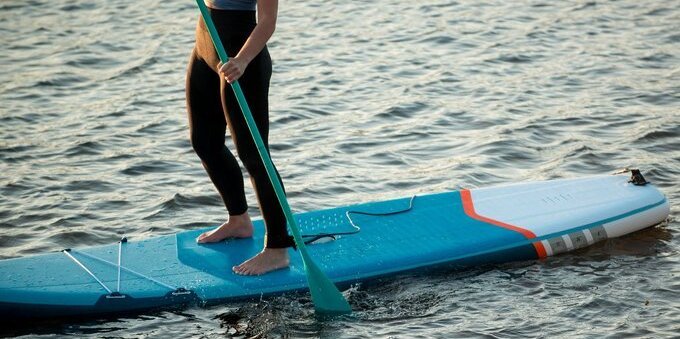 Ticino tutti pazzi per il SUP, ma attenzione ai pericoli. Consigli utili per non correre rischi