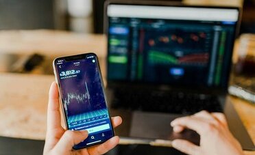 Investire in Svizzera con pochi soldi: la guida in 7 passi per partire (anche) da 50 franchi al mese, tra ETF, piano di risparmio e 3a in azioni