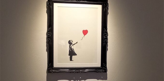 Mostre a confronto. L'arte di Banksy fra Lugano e Milano: doppione inutile o appuntamenti da non perdere?