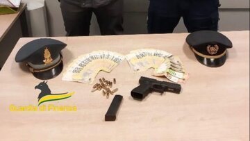 CONFINE Brogeda, tenta di superare la dogana con oltre 11 mila euro e un'arma a bordo. Un denunciato