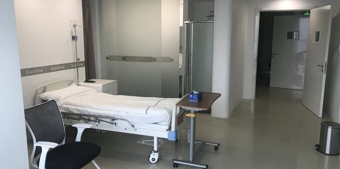 Congedo per assistere un familiare malato in Svizzera: quanti giorni spettano e chi paga lo stipendio