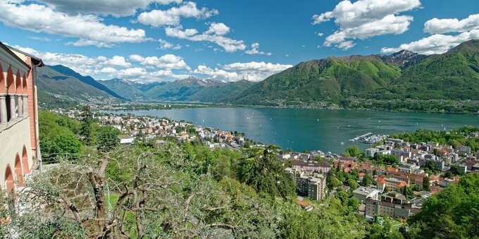 Estate 2022: il turismo in Svizzera segna un nuovo record. Cala la domanda in Ticino e nei Grigioni