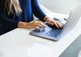 Permessi di lavoro in Ticino, dal 3 agosto la domanda si fa solo online: cosa cambia per frontalieri e datori di lavoro