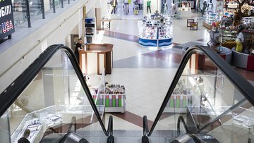 Aperture domenicali, arriva il sì dal Gran Consiglio. Le associazioni: opportunità da cogliere, ma serve una strategia