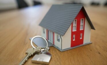 Ipoteca in Svizzera: fissa o SARON? La guida in 6 passi per finanziare casa nel 2026 (con i tassi di agosto)