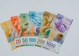 Salari Svizzera 2024: mediana a 7'024 CHF al mese, in Ticino ci si ferma a 5'708. I 5 numeri UST che spiegano il divario (e cosa fare se sei sotto la linea cantonale)