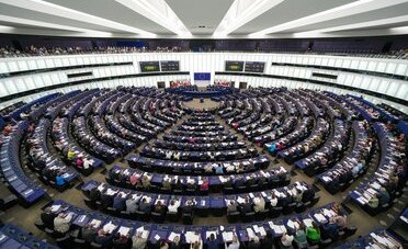 Disoccupazione dei frontalieri, Strasburgo approva la riforma: per la Svizzera un conto fino a 900 milioni l'anno (ma l'ultima parola resta a Berna)