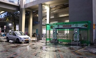 Benzina a 2,14 franchi, diesel a 2,46: quanto conviene davvero un'auto elettrica in Ticino, calcolo alla mano