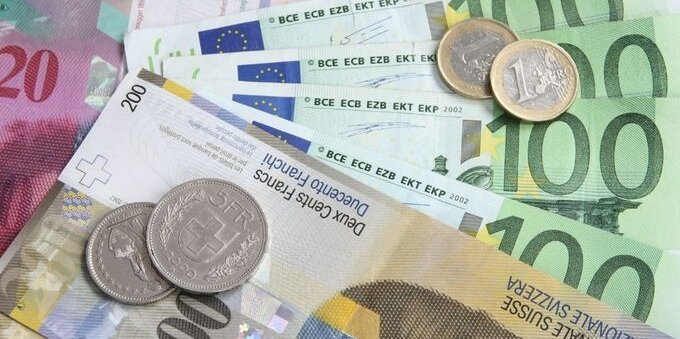 L'euro in lieve ripresa sul franco: scambiato a 0,9747