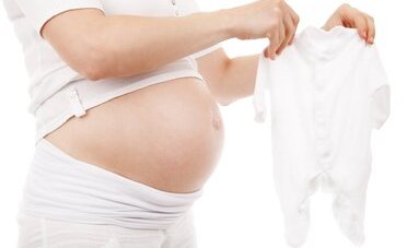 Maternità e congedo dell'altro genitore in Svizzera: la guida 2026 in 7 punti (14 settimane, 220 CHF al giorno e l'errore che vi fa perdere tutto)