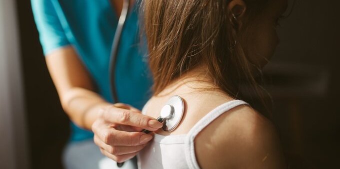 Premi di cassa malati 2027: l'aumento medio si ferma al 3,7%, ma in Ticino resta il nodo dell'«effetto di recupero» (e i 4 modi per pagare meno)