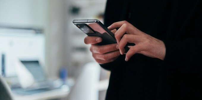 Dal 1° agosto in Svizzera aumenta il telefono: Sunrise, Yallo e Lebara ritoccano i prezzi fino a 2 franchi al mese, ecco come non pagarlo