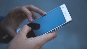 Credete al sorvegliante dei prezzi? Il telefono in Svizzera è ancora troppo caro