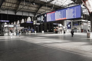 Per il 2023 viaggiatori e pendolari sono salvi: il caro energia non fa scattare l'aumento dei biglietti del treno