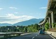 Esodo estivo verso il Ticino: code al San Gottardo dal 27 giugno, ecco i giorni da evitare sull'A2 (e perché il treno conviene)