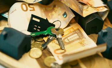 Ipoteca in Svizzera nel 2026: conviene la fissa o il SARON? La guida in 6 passi per scegliere (con i tassi di oggi, dallo 0,7% al 2%)