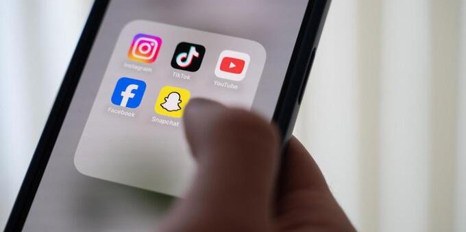 La Svizzera affronta la regolamentazione delle piattaforme digitali: iniziative a confronto con l'Unione Europea