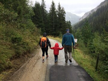 Assegni familiari, il PS lancia l'iniziativa popolare: 85 franchi in più al mese per figlio (1'020 all'anno)