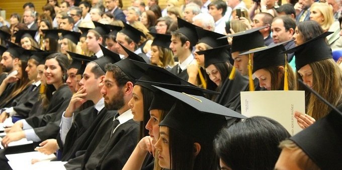 La vita grama dei nostri diplomati: costretti a vivere con 10mila franchi