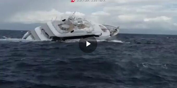 VIDEO Superyacht da 8 milioni affonda al largo delle coste italiane