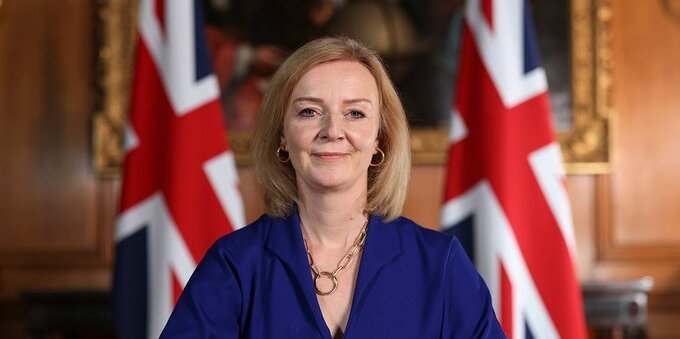 Liz Truss si è dimessa. Fatale il piano fallimentare del taglio delle tasse