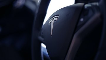 Il crollo di Tesla in borsa: tutta colpa di Twitter o forse c'entra la paura del Covid?