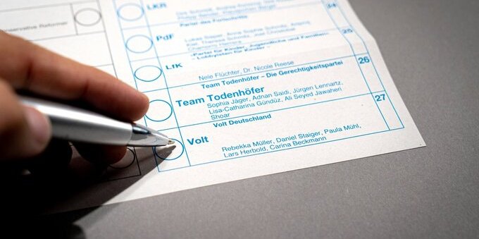 Assicurazione invalidità (AI) in Svizzera: come funziona, come fare domanda e quanto puoi ricevere — la guida in 7 passi