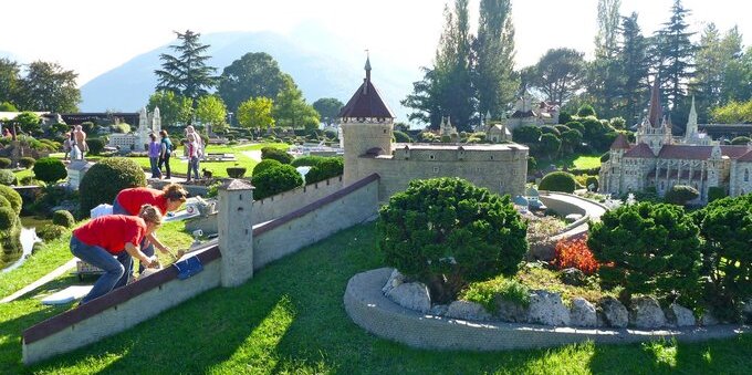Swissminiatur, tutta la Svizzera in un'ora a Melide: quanto costa davvero la gita in famiglia (e i due modi per pagarla il 20% in meno)
