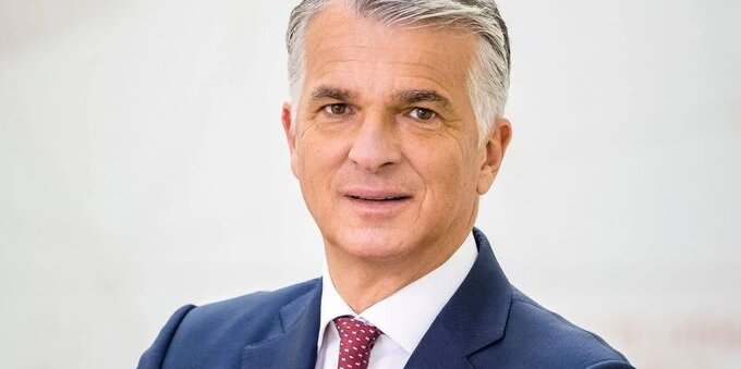 Sergio Ermotti si dimette dalla carica di presidente di Swiss Re