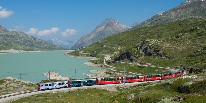 Bernina Express da Lugano: il bus rosso delle 10:00, il treno Patrimonio UNESCO e il trucco del regionale per pagare la metà
