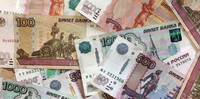 Rublo ai minimi e non si vede via d'uscita: adesso Mosca spera nella moneta digitale