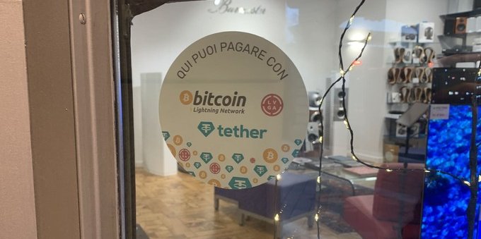 Un mese di criptovalute nei negozi a Lugano. I titolari: «Bitcoin? Non ne abbiamo ancora visti» 