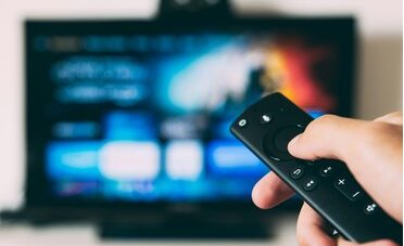 Canone radio-TV per le imprese: 60 fasce dal 2028 e la soglia che sale a 1.2 milioni, cosa cambia per le aziende ticinesi