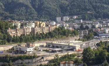 Frontalieri, il 55,6% si sente pagato meno dei residenti e il 48,4% dice di aver perso potere d'acquisto