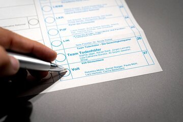 Assicurazione invalidità (AI) in Svizzera: come funziona, come fare domanda e quanto puoi ricevere — la guida in 7 passi