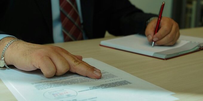 Salari reali in Svizzera: chi ha ragione fra sindacati e datori di lavoro (e cosa dice davvero la tua busta paga)