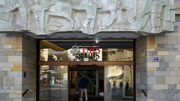 UBS, utile di 2,69 miliardi di dollari nel terzo trimestre: la Svizzera corre (+22%), ma in Borsa pesa il nodo del capitale