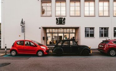 Importare un'auto in Svizzera dall'Italia: la guida in 6 passi (quanto costa davvero tra IVA, imposta e collaudo)