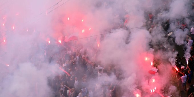 Scontro tra tifoserie: intervento delle forze dell'ordine e utilizzo di proiettili di gomma