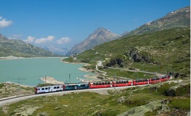 Bernina Express da Lugano: il bus rosso delle 10:00, il treno Patrimonio UNESCO e il trucco del regionale per pagare la metà