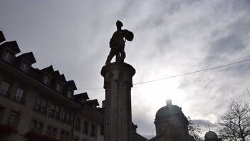 La Svizzera cresce quasi il doppio di quanto previsto: la SECO alza la stima del PIL 2026 all'1,7%, ecco cosa cambia per Ticino, mutui e frontalieri