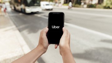 Gli autisti di Uber sono dei dipendenti. Il tribunale svizzero obbliga l'azienda ad assumerli