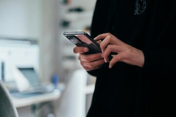 Dal 1° agosto in Svizzera aumenta il telefono: Sunrise, Yallo e Lebara ritoccano i prezzi fino a 2 franchi al mese, ecco come non pagarlo