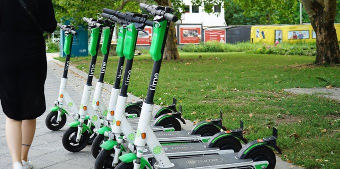 Parigi vieta i monopattini a noleggio: troppo pericolosi. La situazione in Svizzera e in Ticino