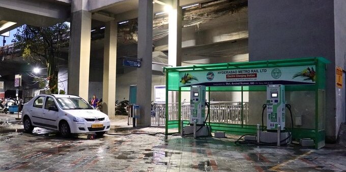 Benzina a 2,14 franchi, diesel a 2,46: quanto conviene davvero un'auto elettrica in Ticino, calcolo alla mano