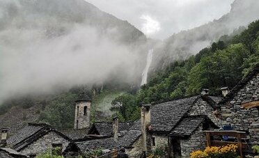 Val Bavona, la valle senza elettricità a un'ora da Locarno: cosa vedere fra Foroglio e Robiei (e quanto costa davvero la giornata, dai 24 CHF della funivia)