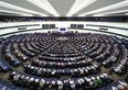 Disoccupazione dei frontalieri, Strasburgo approva la riforma: per la Svizzera un conto fino a 900 milioni l'anno (ma l'ultima parola resta a Berna)
