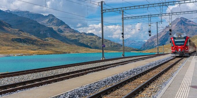 Treni più lenti, risparmio assicurato: così la Svizzera può salvare il 30% di energia